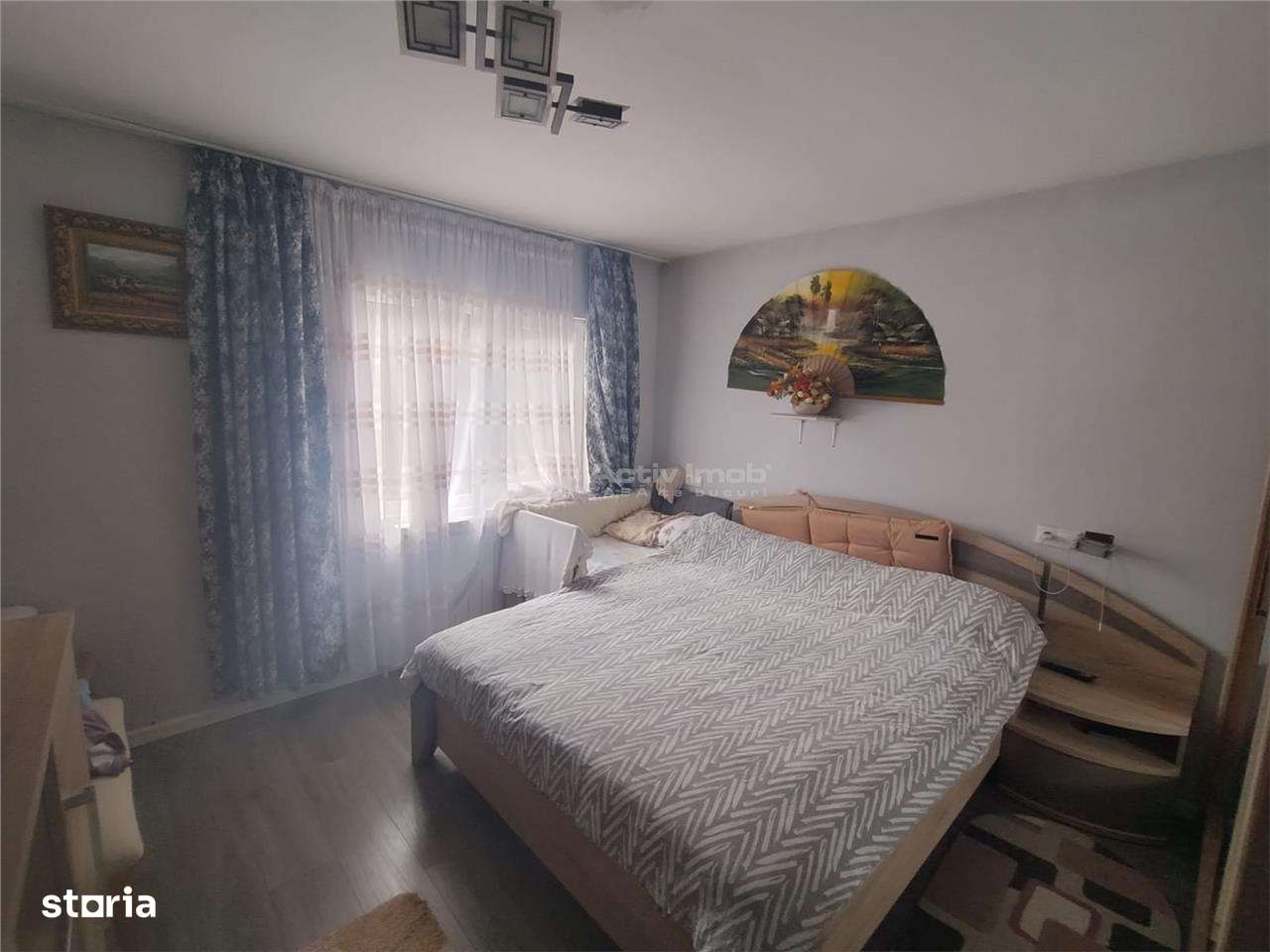 Petrosnita, Casa la Curte cu Garaj si Teren de 900 Mp - Imagine principală: 5/20