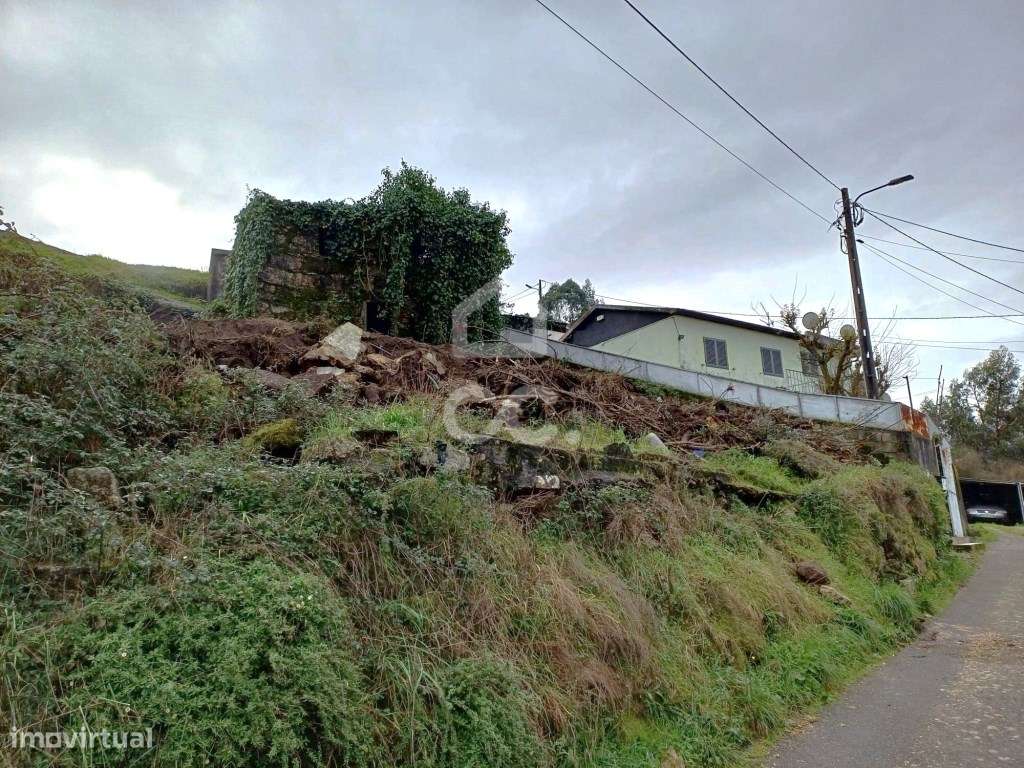 Moradia para restauro - Grande imagem: 2/16