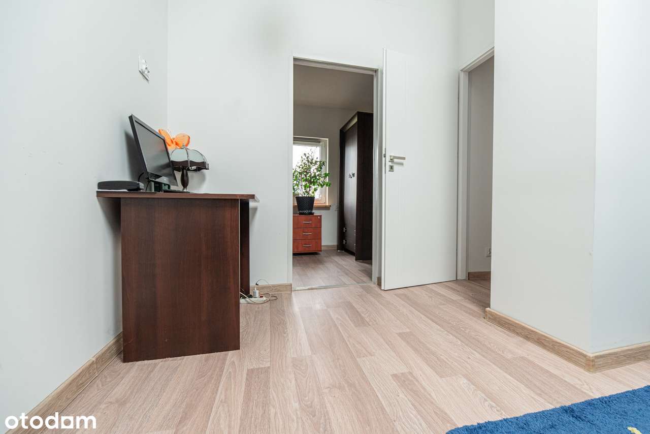 mały biały kameralny domek-4