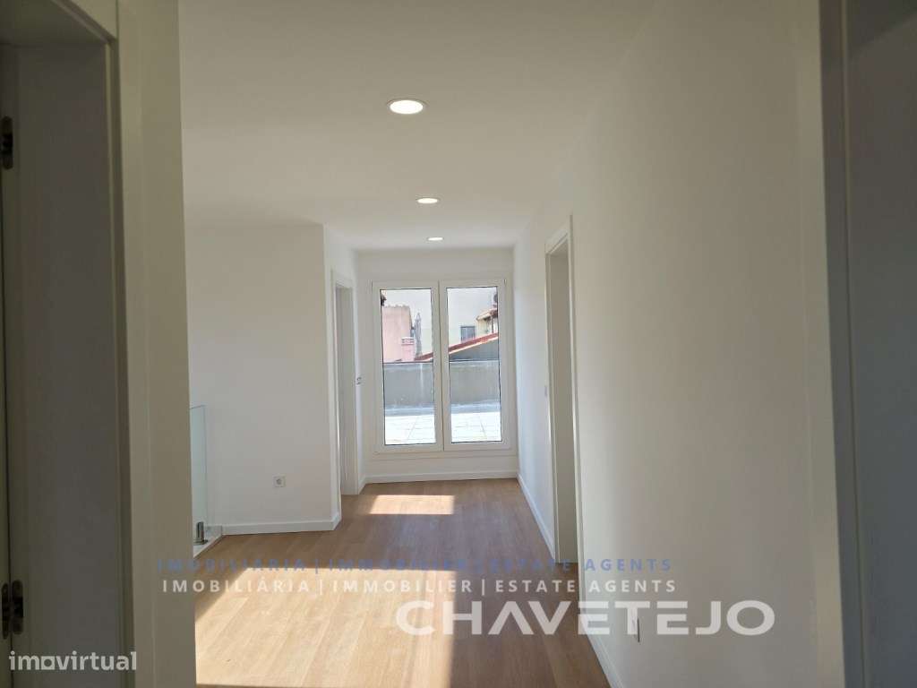 Moradia T4 Moderna c/ Garagem, estilo e Conforto a um Passo de Tomar-50