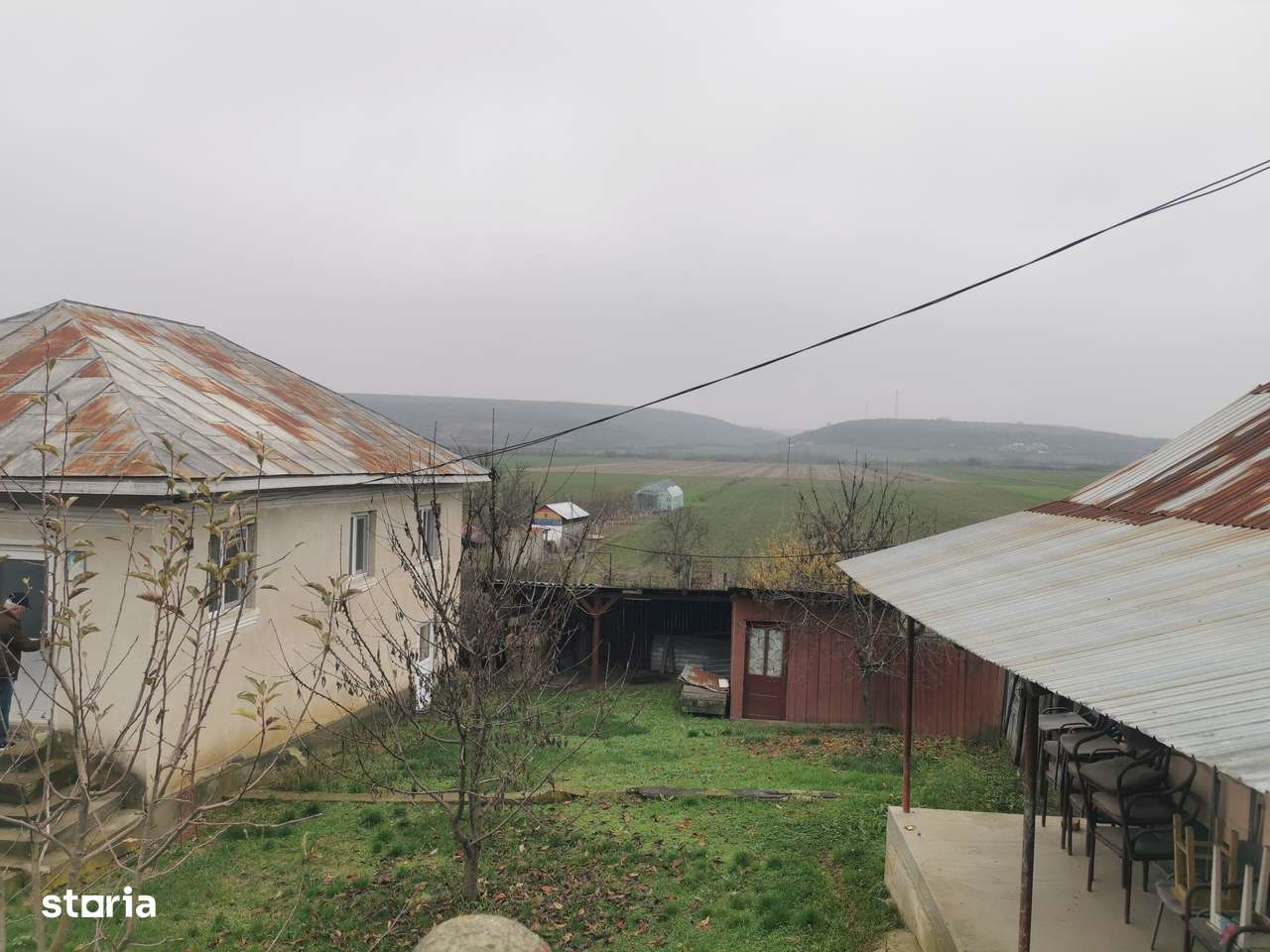 Casă din cărămidă, 6 camere, teren 7000mp, acces asfaltat - Imagine principală: 2/11