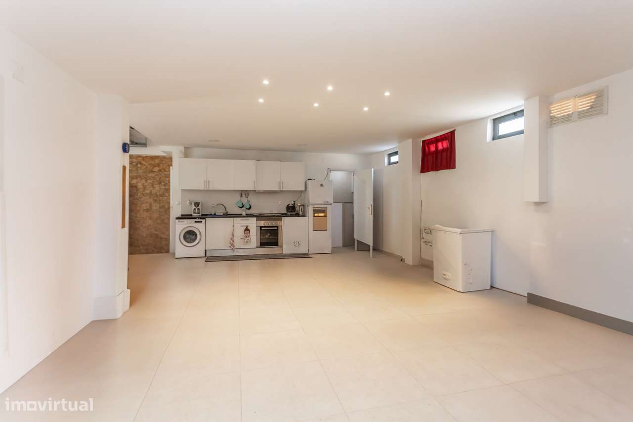 Andar de moradia T3 com terraço e cave muito espaçosa-26