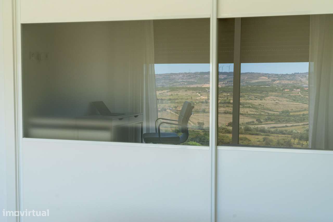 Moradia independente à venda na Estrada Velha da Avessada, 2665-42