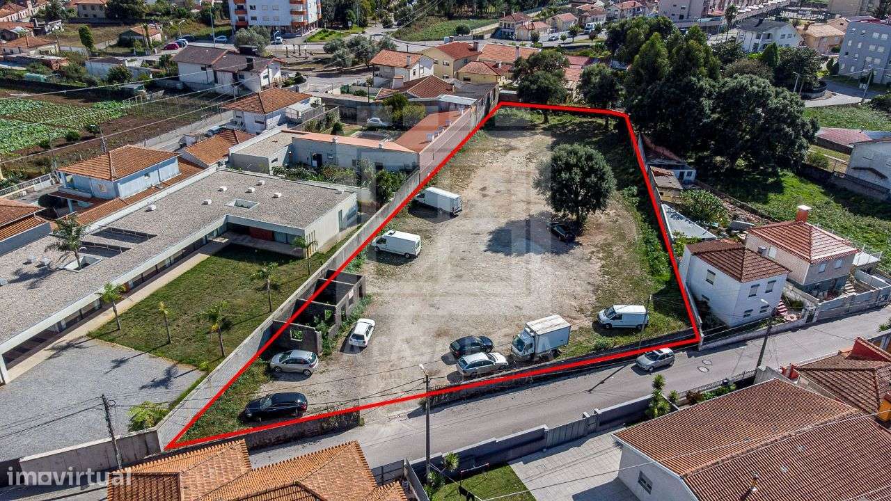 Terreno com 3.000 m2 no centro de Lourosa, S. M. Feira - Grande imagem: 3/15