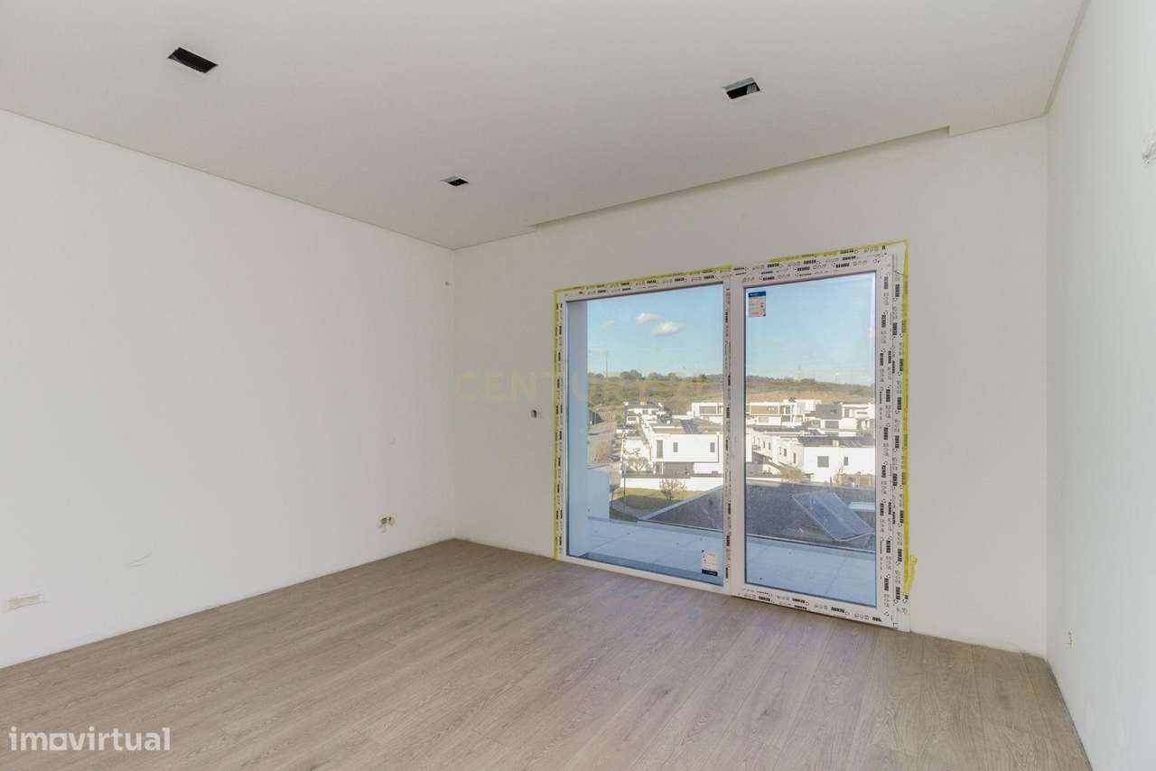 Moradia T3 em Banda junto ao Belas Clube de Campo. - Grande imagem: 5/48