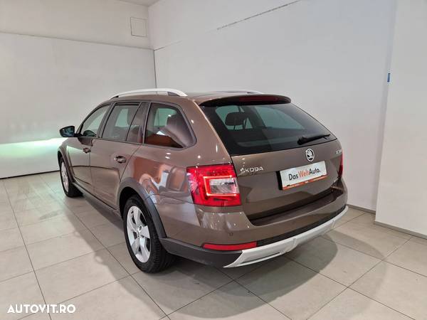 Skoda Octavia Combi Diesel 2.0 TDI 4X4 DSG Scout - 3