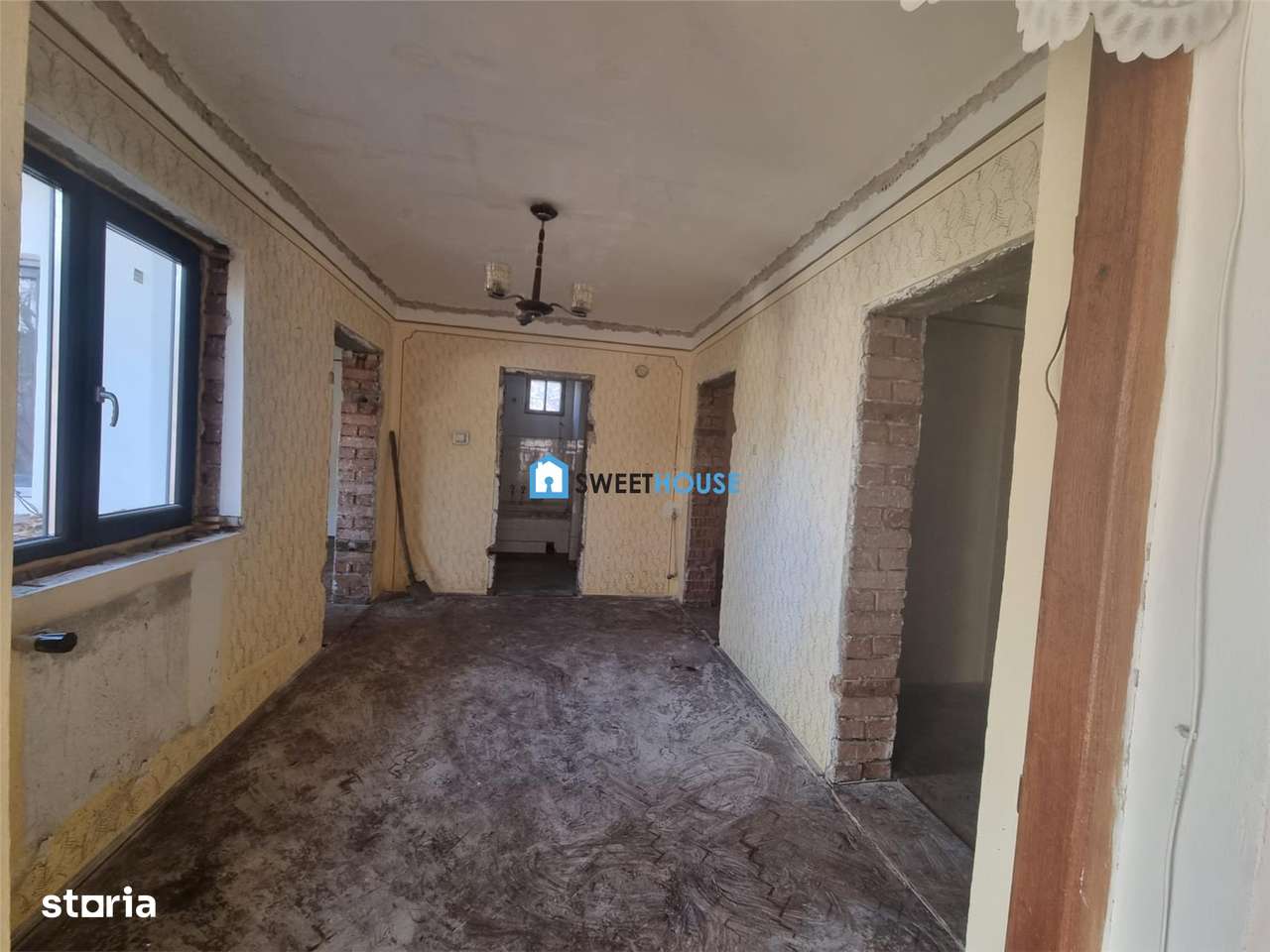 Casa de vanzare  cu 4 camere si anexe  in Fagaras.-12