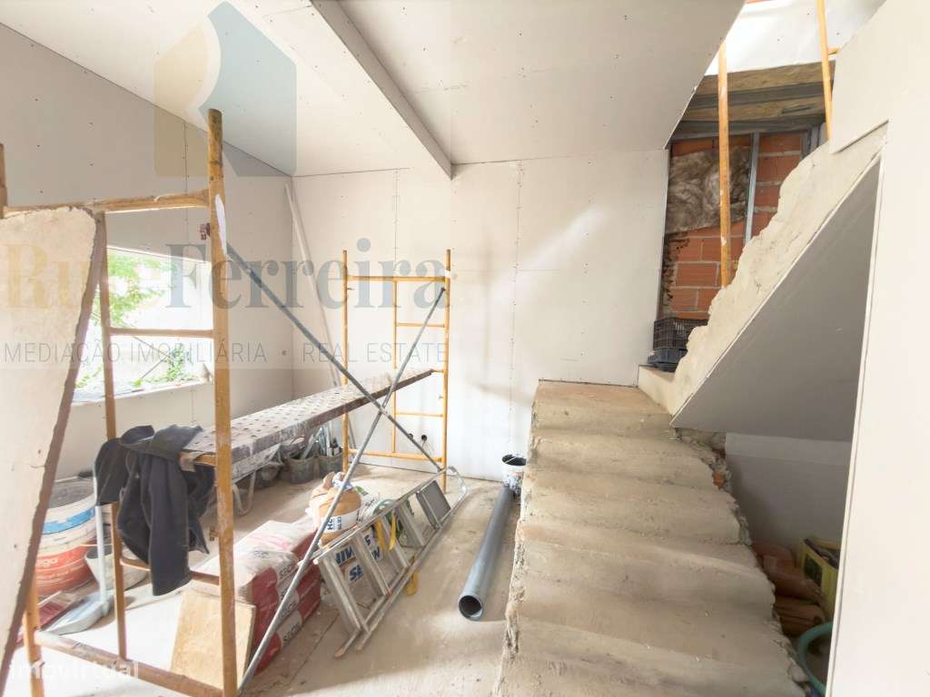 Moradia T2 em recuperação, Dois Portos, Runa!!-11