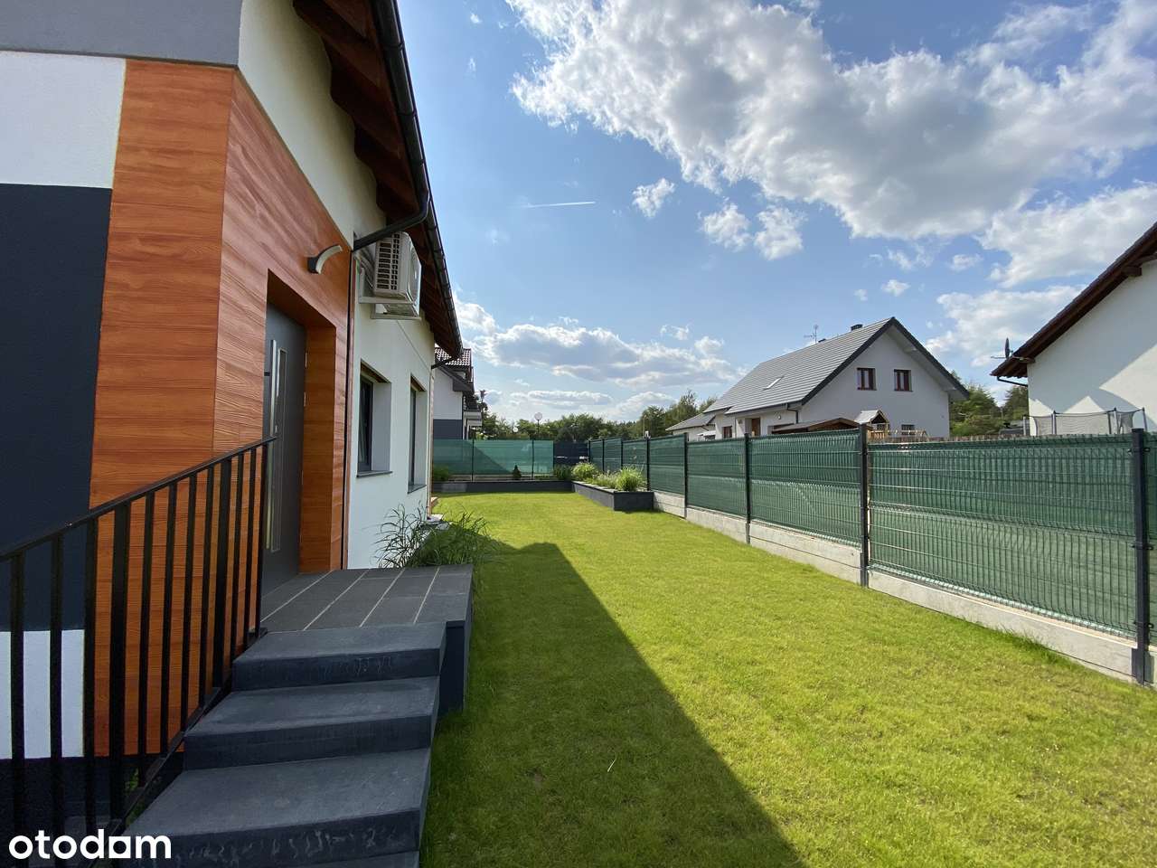 Nowoczesny dom w Komornikach – lokalizacja, przestrzeń, komfort i styl - Pełny obrazek: 4/20