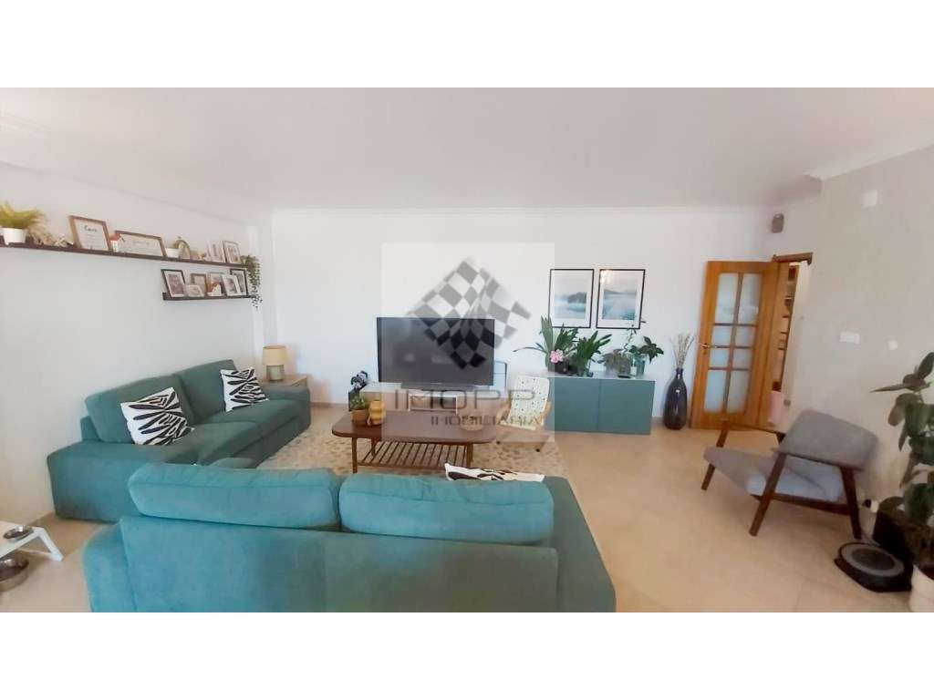 Fabuloso T4 na Radial em Odivelas com estacionamento!-35