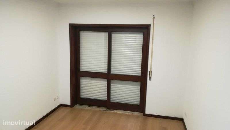 Aluga-se T1 + 1 (areas de T2) - Grande imagem: 5/5