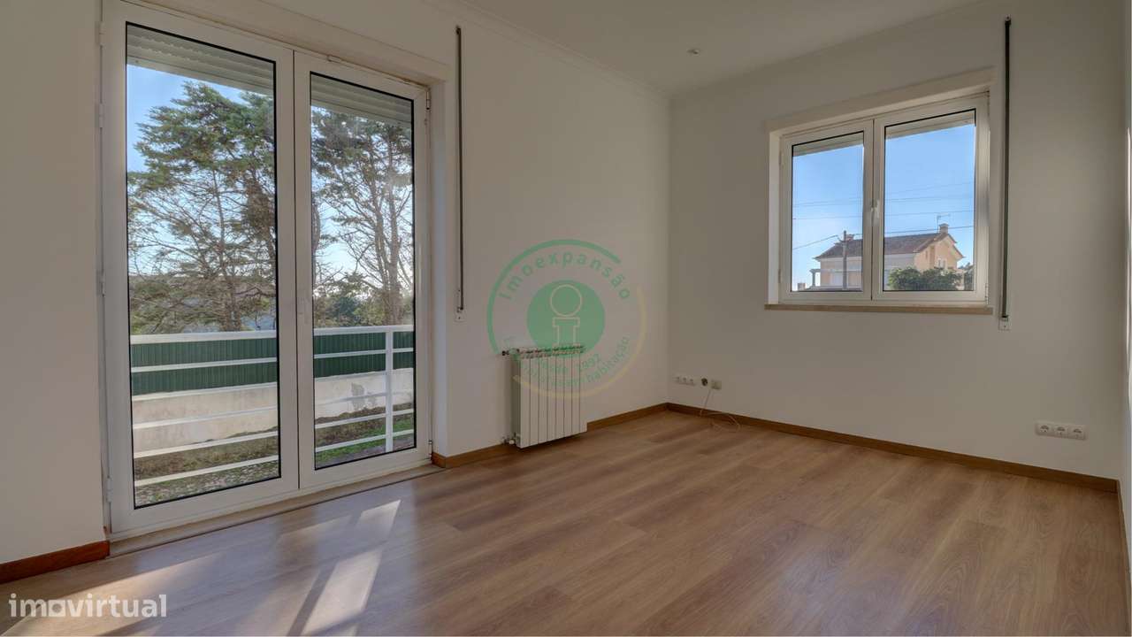 Moradia T4 com Piscina e Vista Mar-5