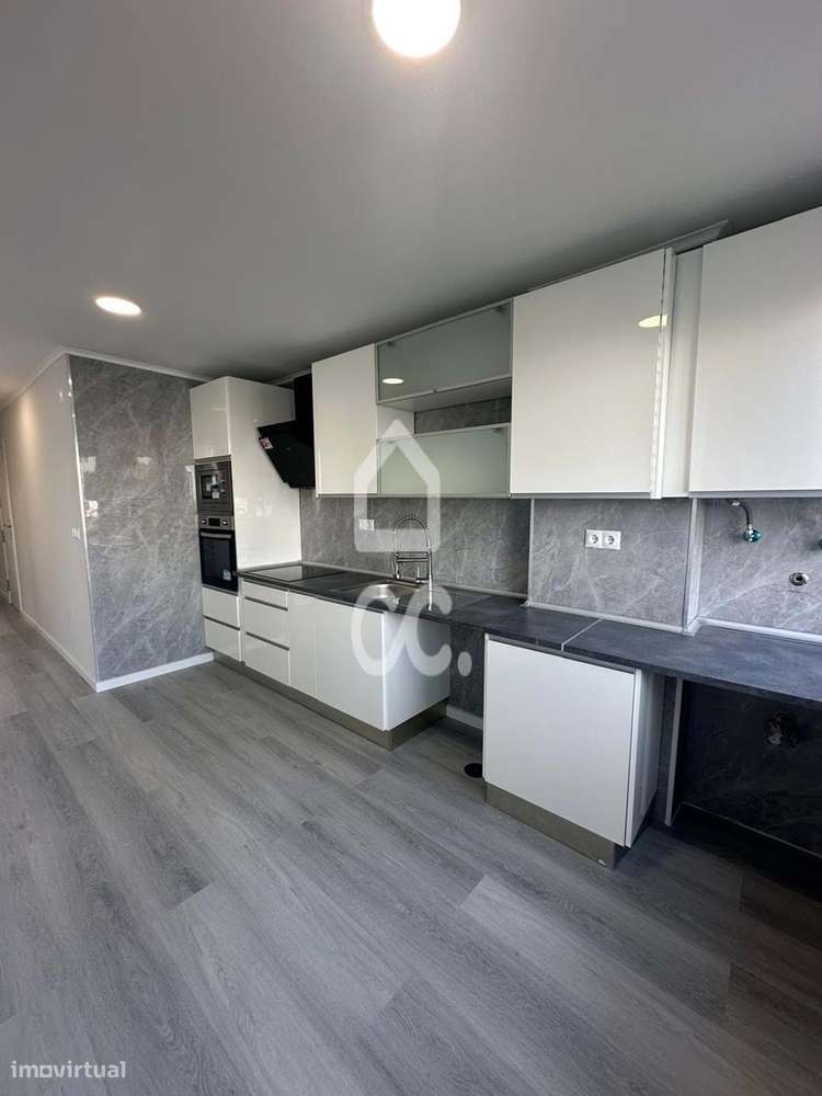 Apartamento T2 remodelado com arrecadação - Oeiras - Grande imagem: 4/23