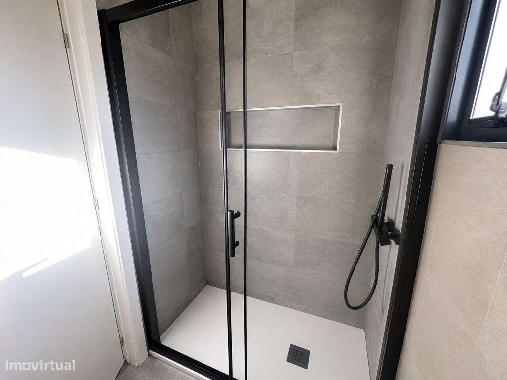 T2 Duplex com Suite e Varandas | Algés-17