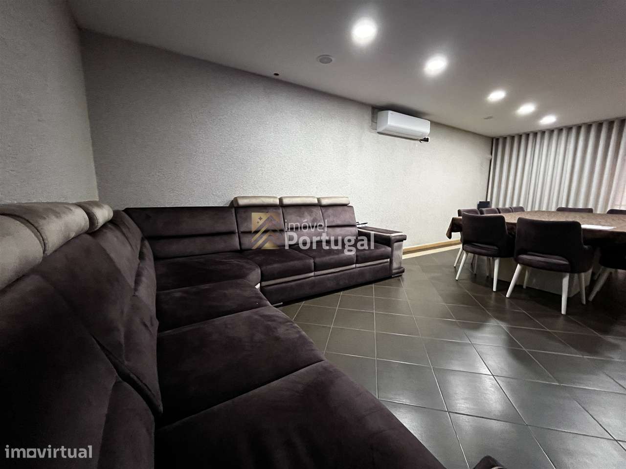 Amplo Ap. T4 Equipado, Prédio com Garagem Box e 2 Elevadores-11