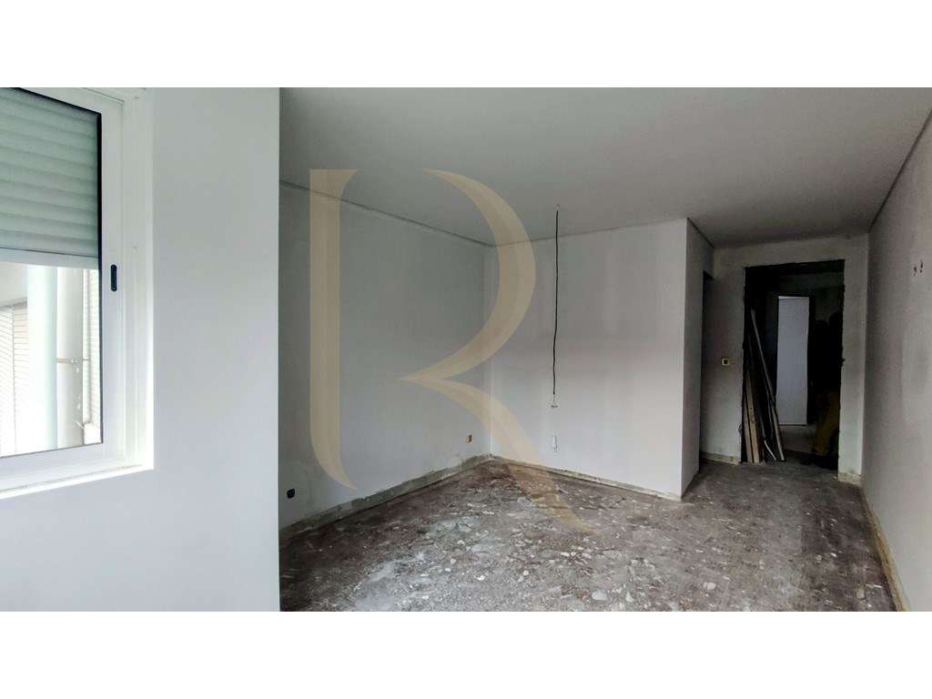 Apartamento T3 remodelado com elevador em Almada - Grande imagem: 2/15