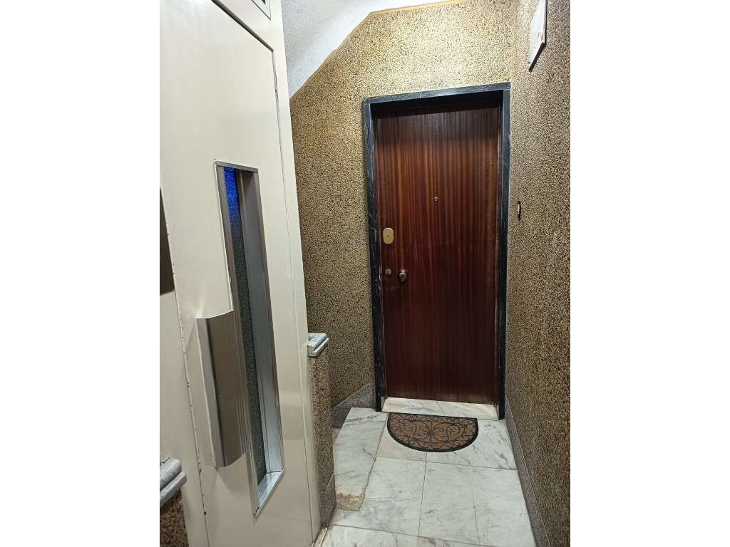 Apartamento T3 Renovado no centro de Camarate, Loures-9