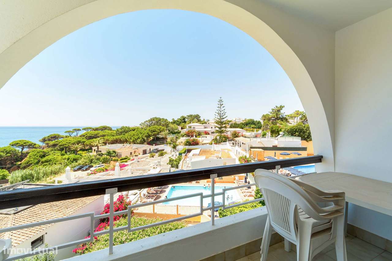 Elevado Potencial: último piso com vista mar, a 200 m da praia-8