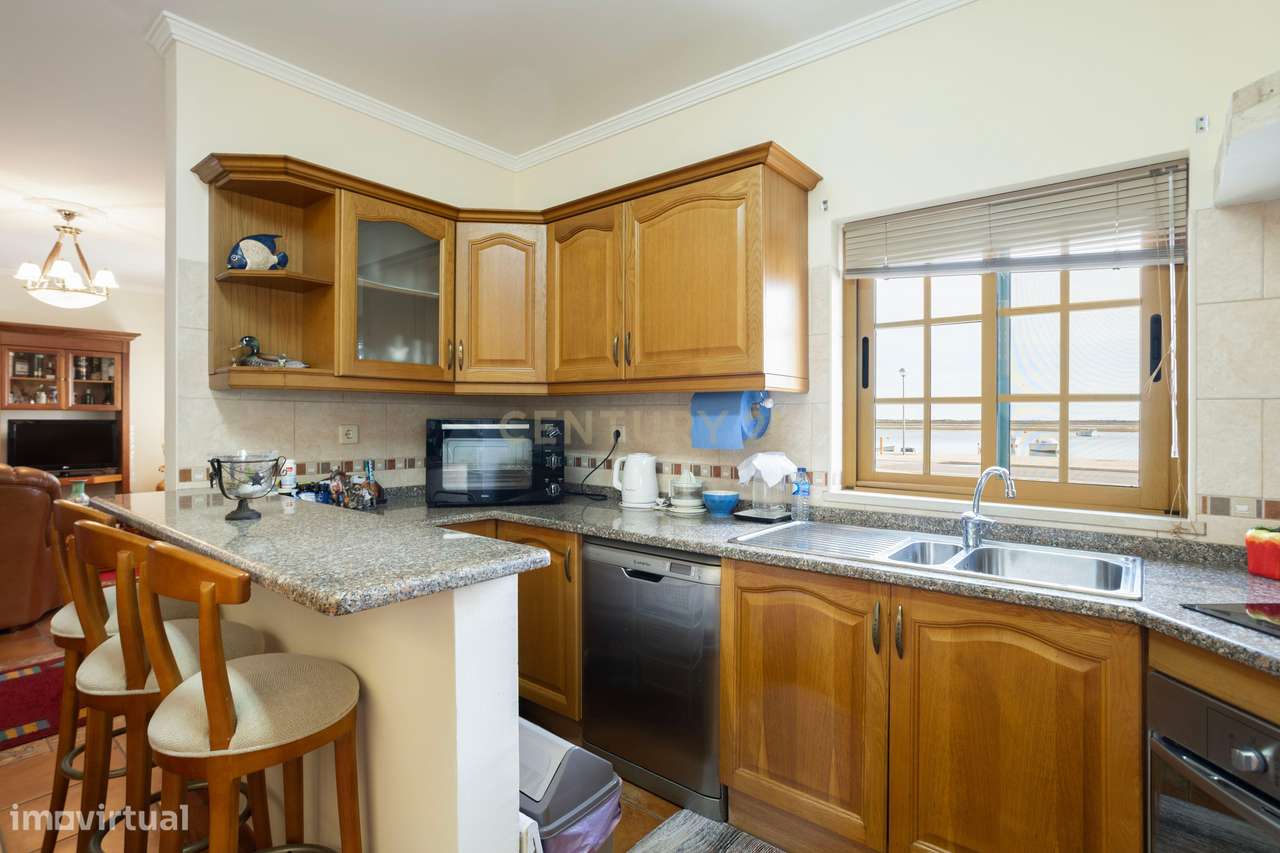 Moradia Tradicional T2 na Primeira Linha da Ria — Santa Luzia, Capital-10