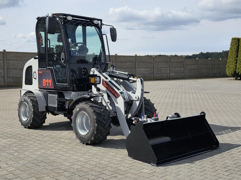 Nowa ładowarka kołowa przegubowa torqmatik 811  silnik yunnei euro 5, waga 2670 kg, udźwig 1000 kg, szybkozłącze hydr. 2025