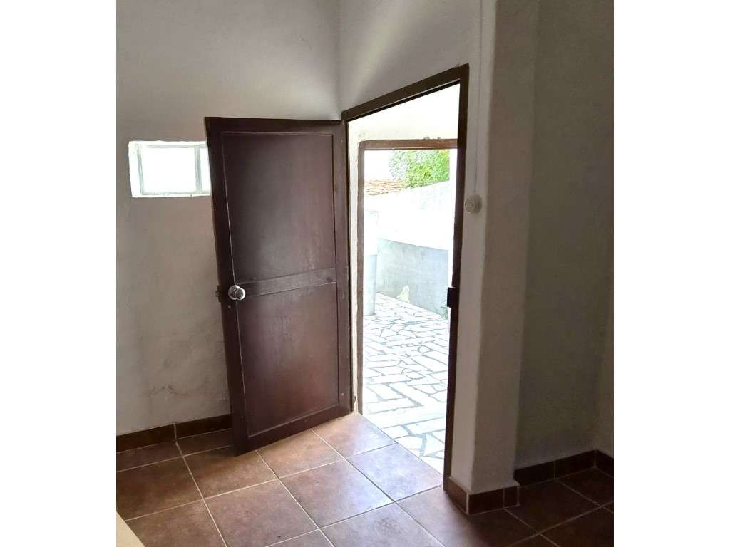 Moradia T1+1 com quintal na Vila de Redondo (Évora)-22