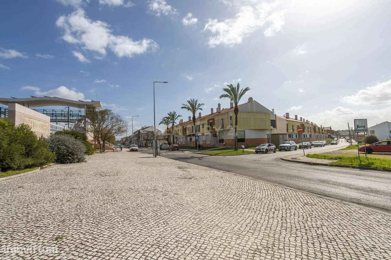 T2 c/parqueamento e arrecadação em Condomínio Privado - Alhos Vedros-38