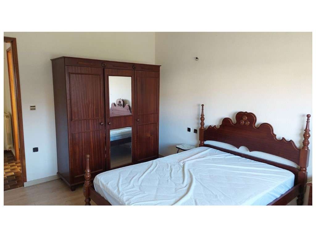 Moradia T3+3 individual no Lameiro - Carvide-25