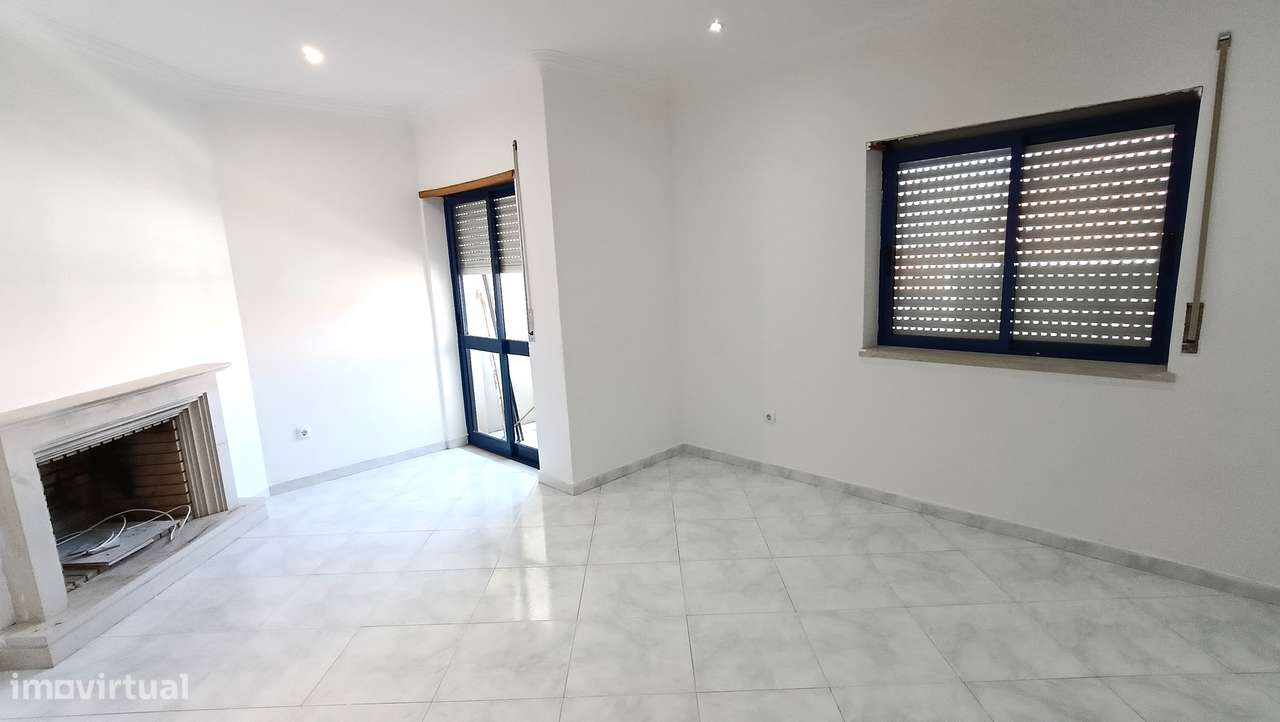 T3 com Arrecadação e Terraço, Pronto a habitar-12