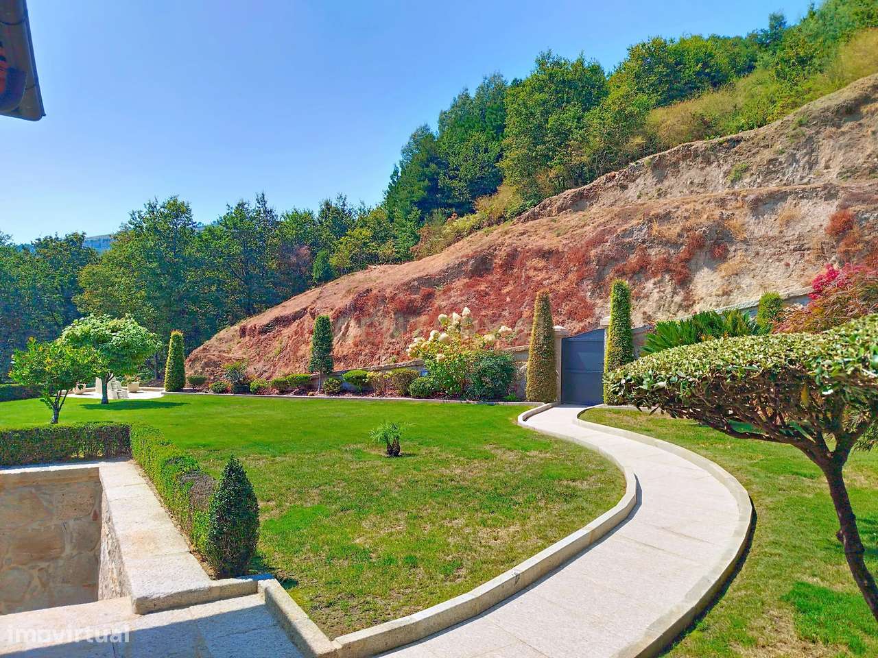 Luxuosa Moradia com Vista Panorâmica em Arcos de Valdevez-26