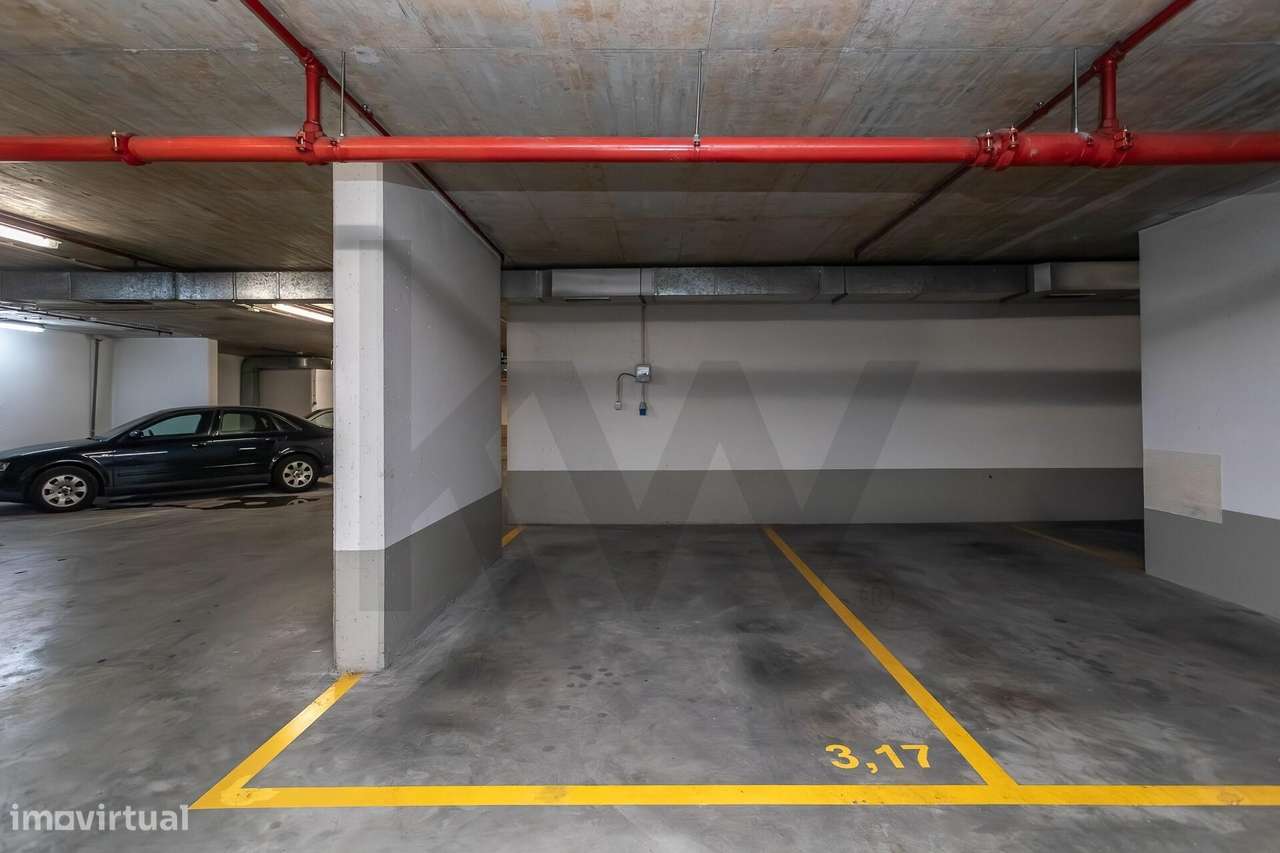 Praça de Espanha | T1 c/ estacionamento e varanda em Edf. de prestígio-26