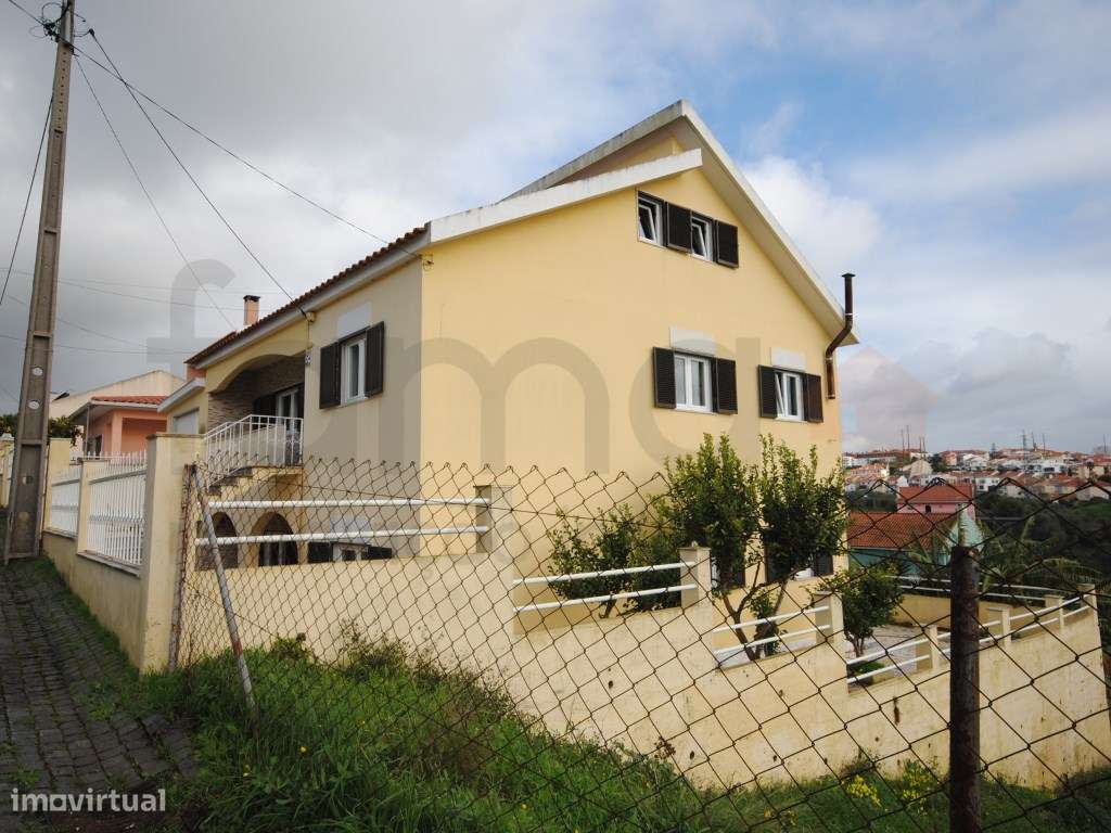 Excelente Moradia Individual T6 com amplas áreas em Porto Salvo - O... - Grande imagem: 2/51