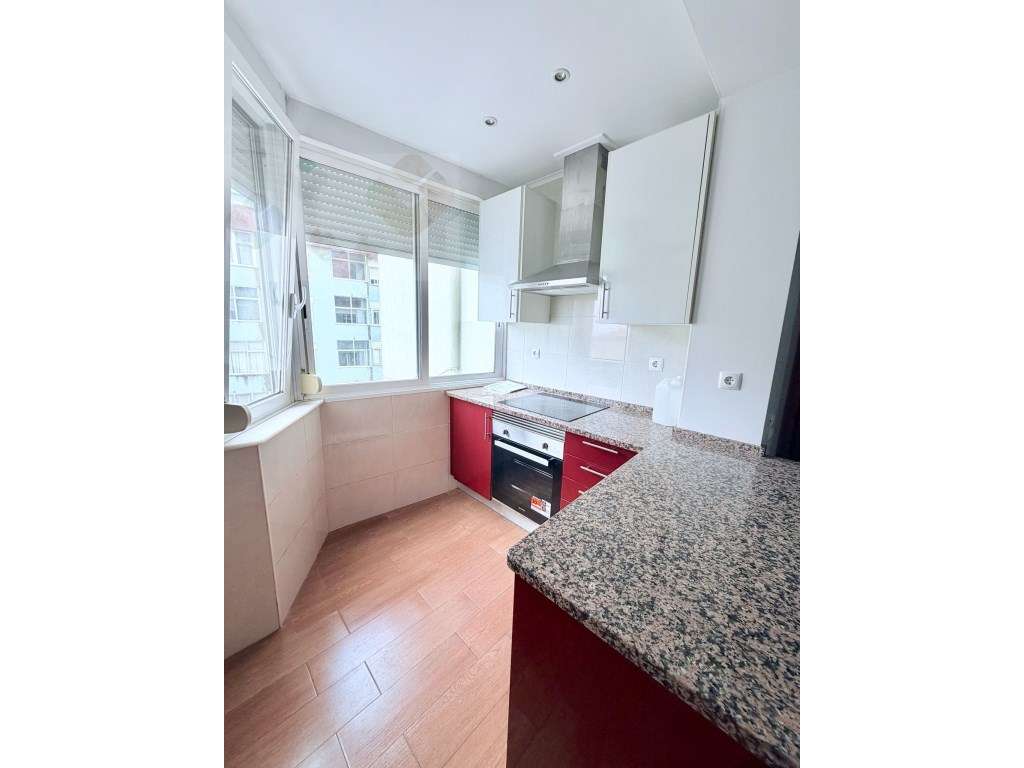 Amadora Venteira, Excelente T1, Remodelado e Equipado, Oportunidade...-9
