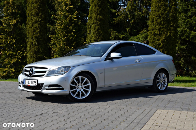 Mercedes-Benz Klasa C 180 Coupe BlueEFFICIENCY 7G-TRONIC - 13