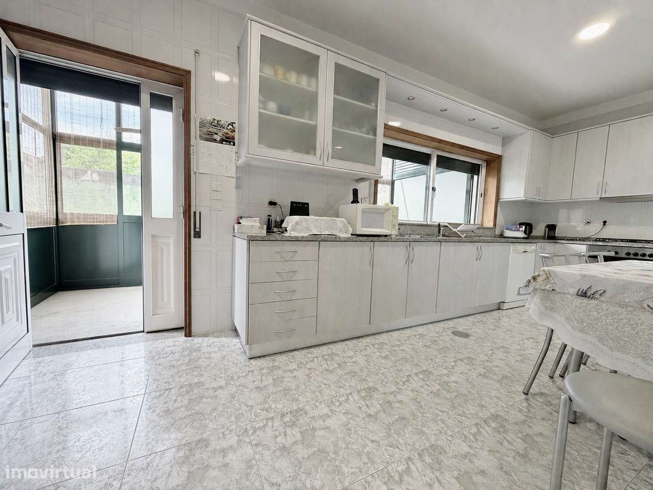 Moradia T4 | Box 2 Carros | Jardim | Metro | Rio Tinto | Exclusivo-11