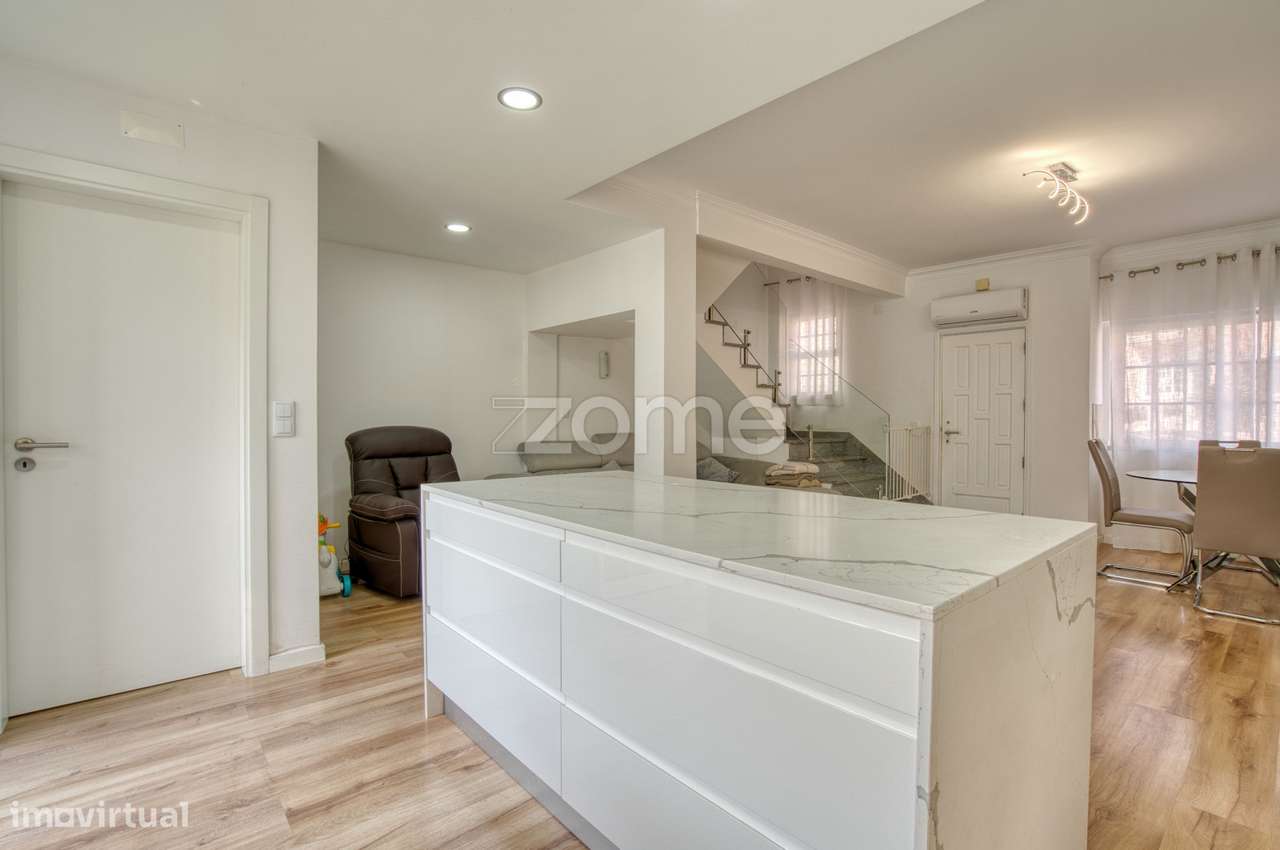 Moradia com terraço em Famões-10