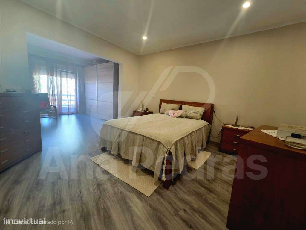 Moradia Bi-Familiar Totalmente Remodelada com Logradouro e Elevado ...-19