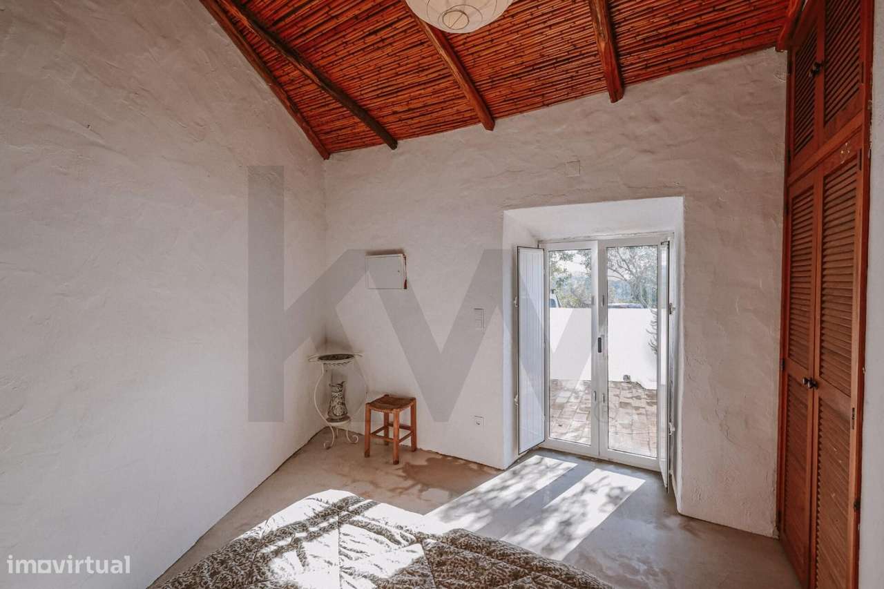 MORADIA  ESPAÇO EXTERIOR  E ZONA DE ESTACIONAMENTO PRIVATIVO-23