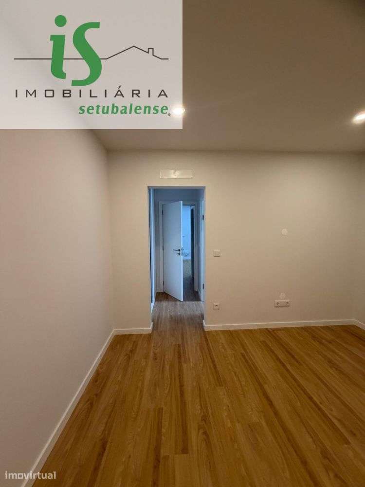 MORADIA PARA VENDA NO BAIRRO DA CONCEIÇÃO EM SETÚBAL-15