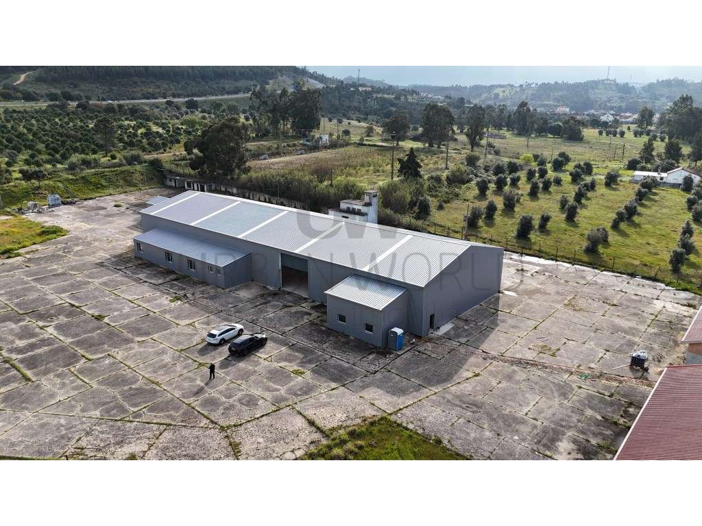 Armazém Industrial - Recuperado , Rio de Moinhos, Abrantes, 1.867 m² - Grande imagem: 2/40