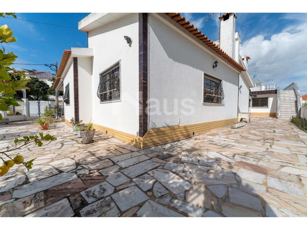 Moradia isolada T4 térrea com garagem-24