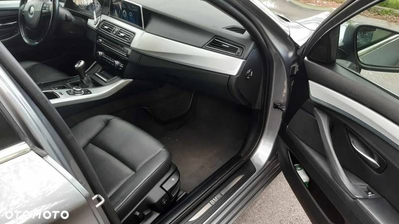 BMW Seria 5 520d Touring - 11