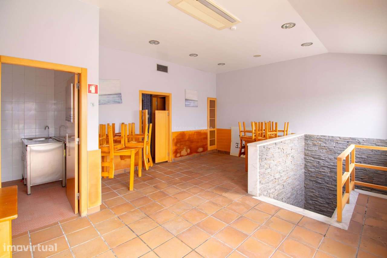 Edifício para Restauração com Terraço - Tituaria, Milharado-10