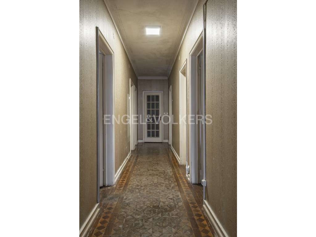 Moradia Isolada com Terreno de 1.300 m² em Alvalade-20