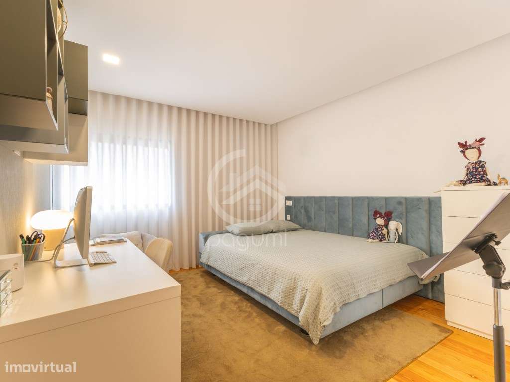 Moradia Contemporânea | 1.470 m² | A 1 Minuto da A4-24