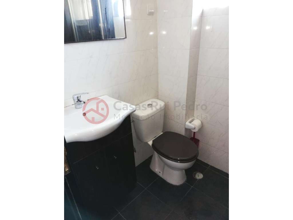 Apartamento T2 dúplex com vista rio, no Beato em Lisboa-40