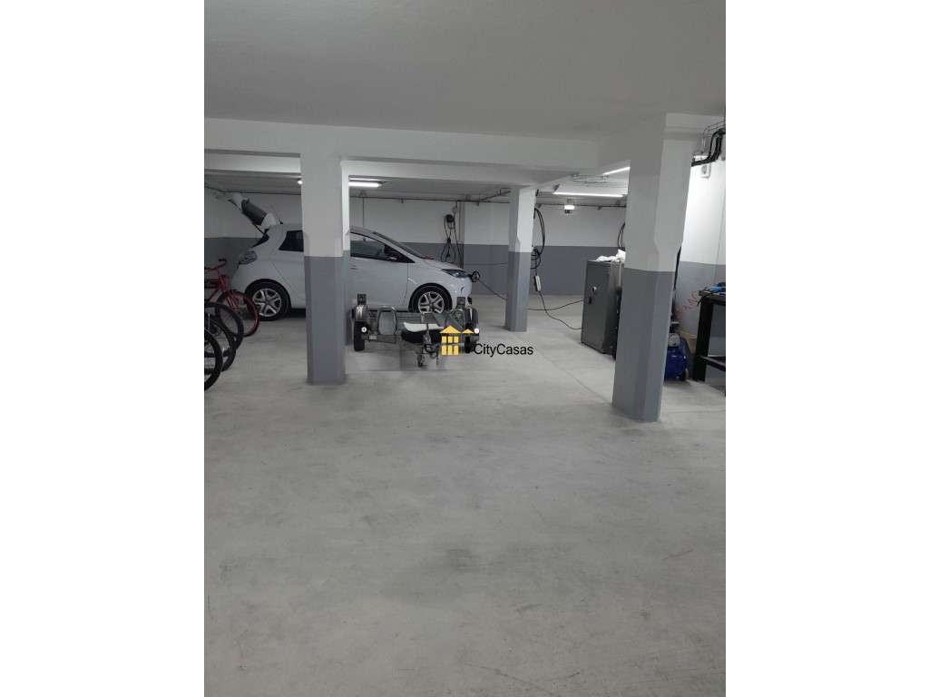 Armazém/Garagem com 212 m2 | Centro de Gondomar - Grande imagem: 3/6