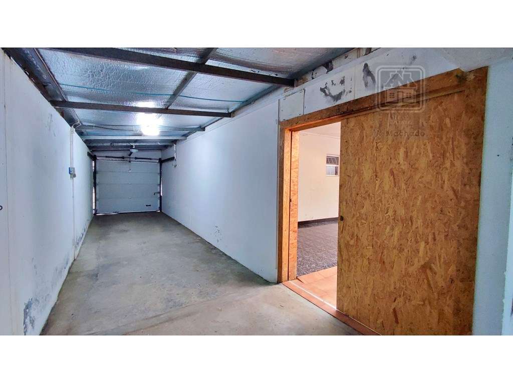 VENDA de CASA - MORADIA com garagem, jardim e quintal - Pico da Ped...-49