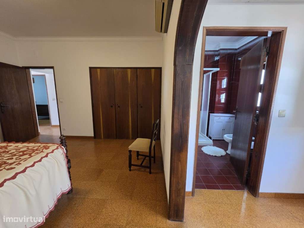 Moradia T5 com Garagem e Jardim | Centro de Elvas-22