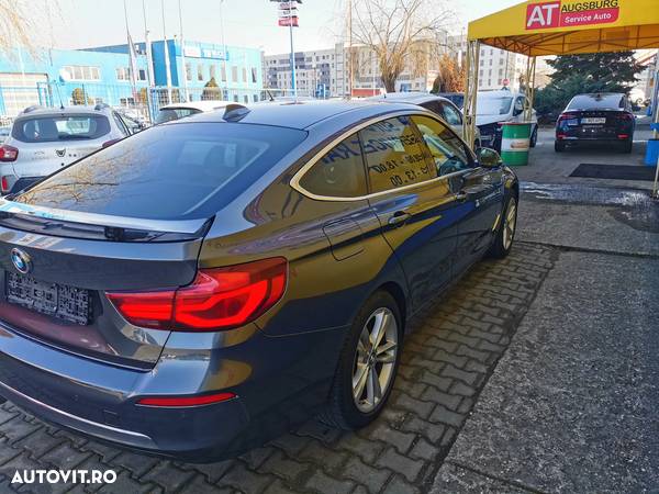 BMW Seria 3 320i GT xDrive AT - 13