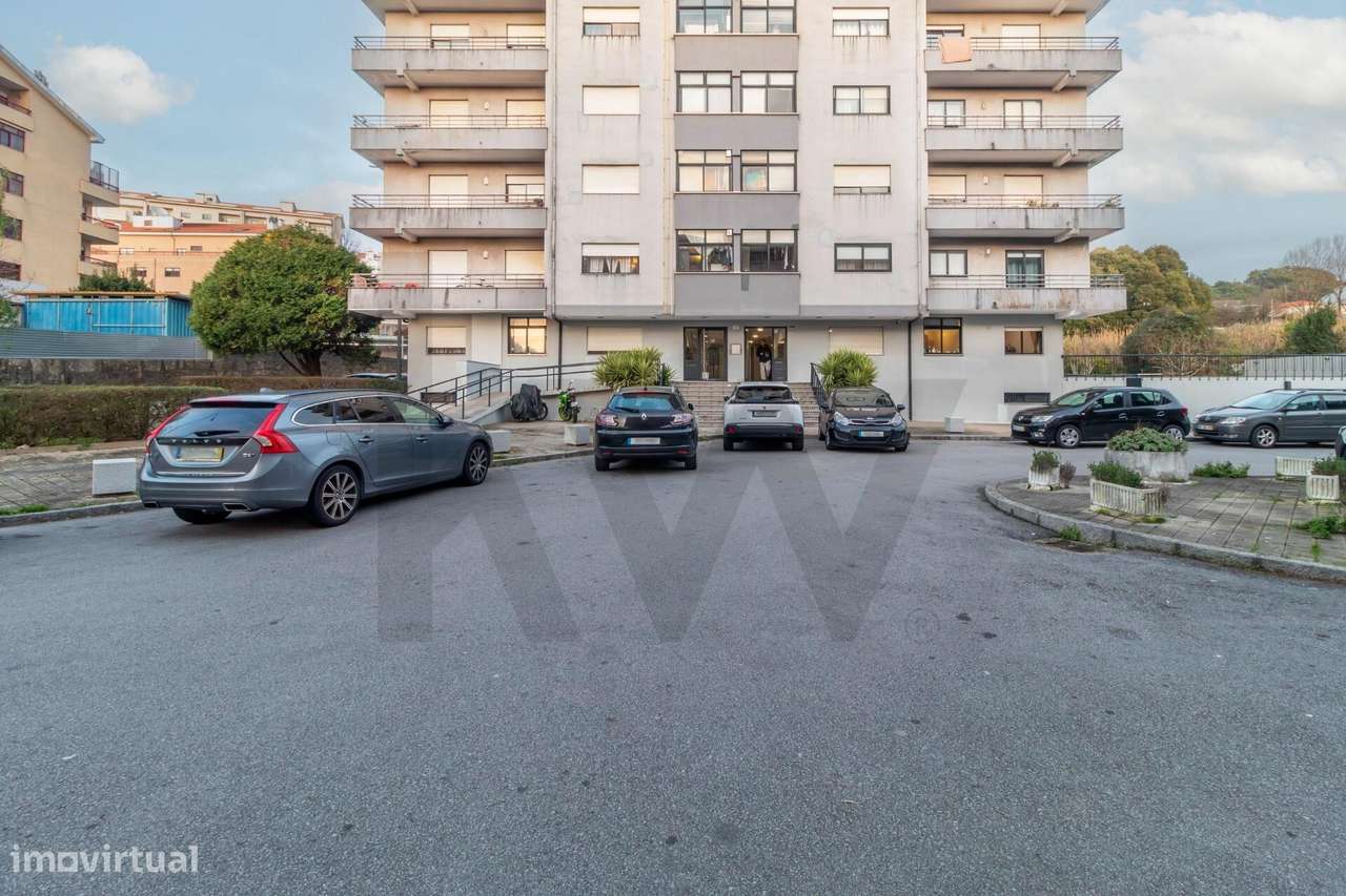 Apartamento T2 em Mafamude – Localização Privilegiada com Vistas Desaf-35